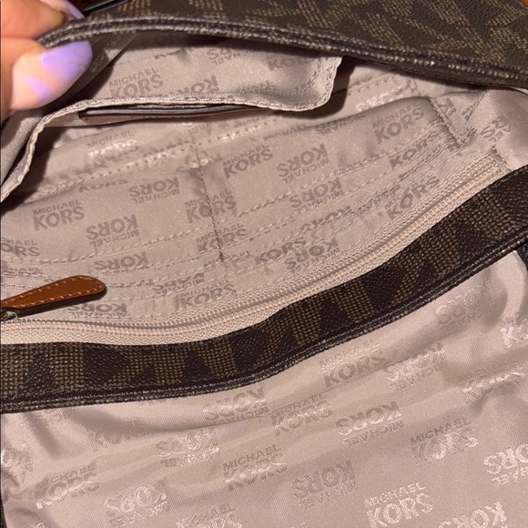 Michael Kors Hamilton Shoulder Bag - Picture 11 of 14